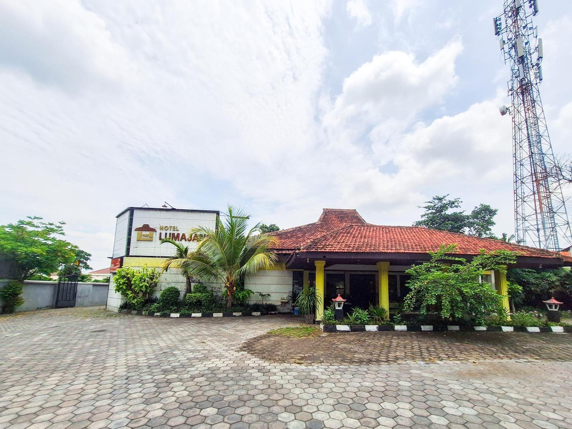 Reddoorz Near Stadion Semeru Lumajang Jawa Timur Exterior photo
