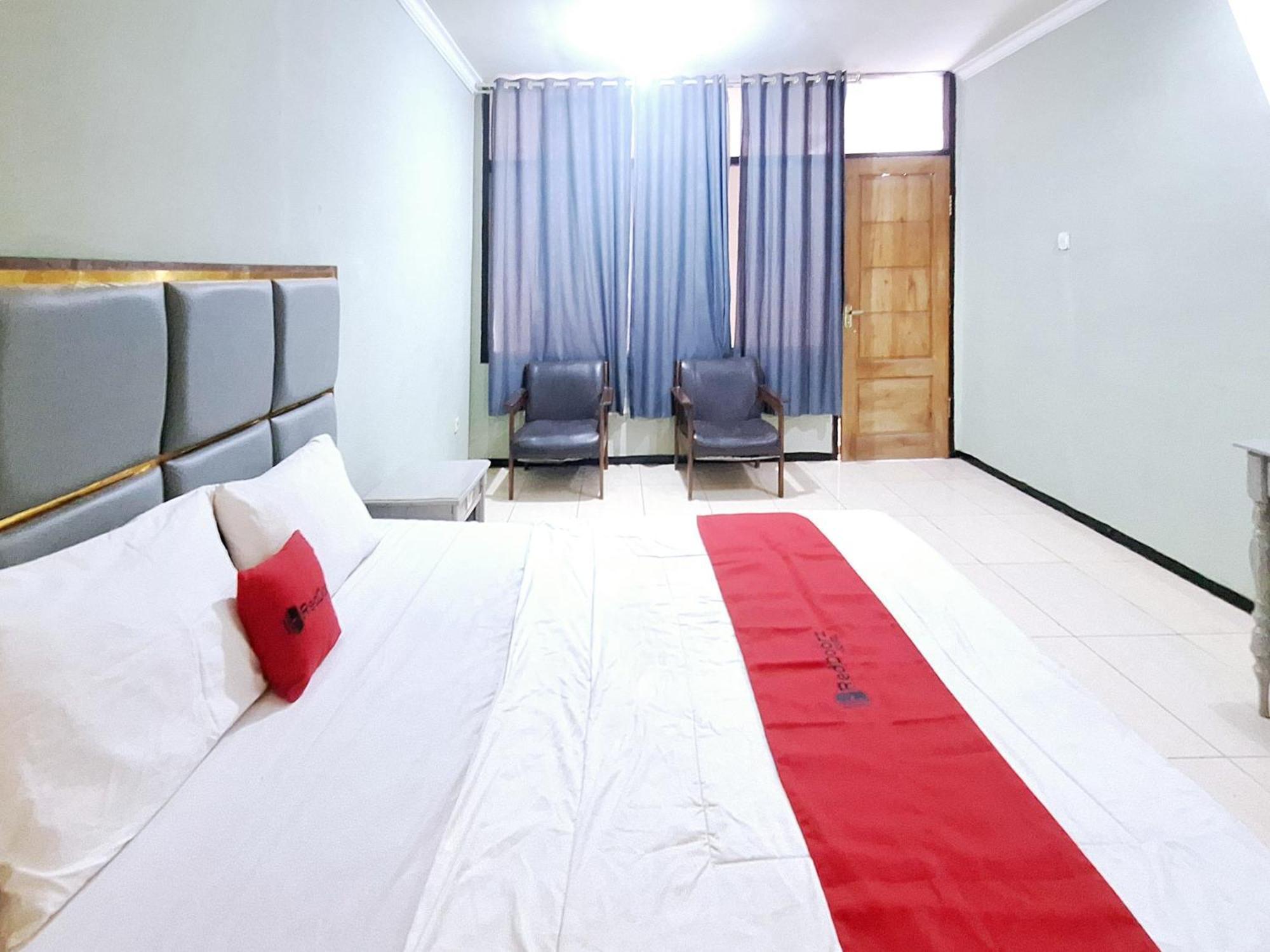 Reddoorz Near Stadion Semeru Lumajang Jawa Timur Exterior photo