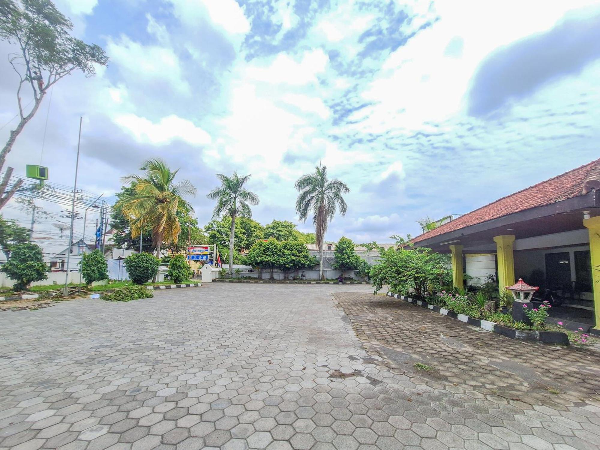 Reddoorz Near Stadion Semeru Lumajang Jawa Timur Exterior photo